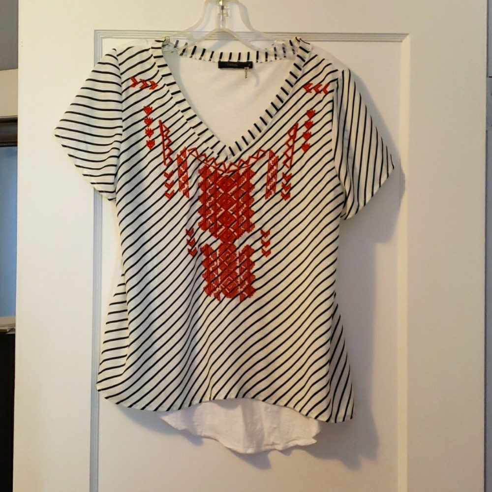 Short sleeve mixed material shirt.